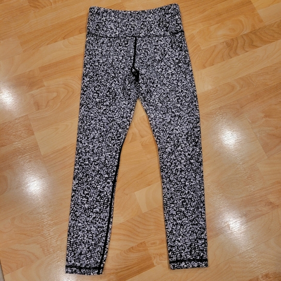 Zyia Active Mosaic Soft And Snug Mid Rise 7/8 Leggings Black And White Size 2 - Picture 7 of 8